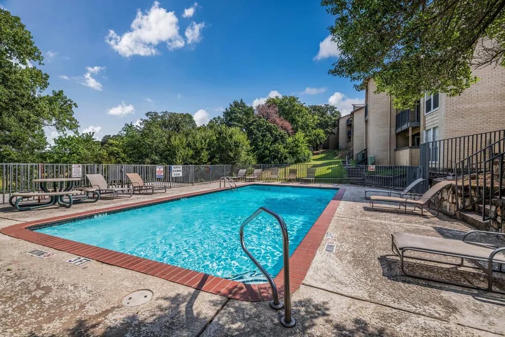 Westdale Hills Sawgrass — exterior