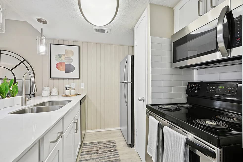 Lexington Apartment Homes — photo 2