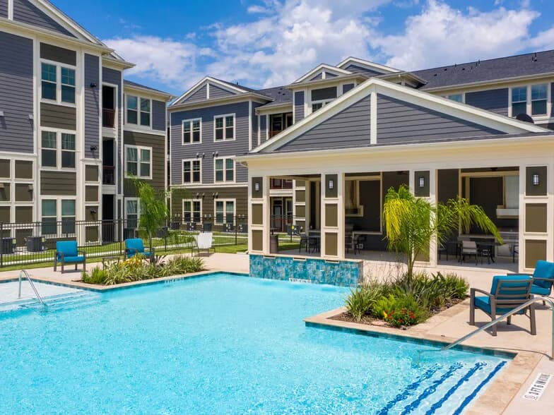 Smart Living on Cullen Apartment Homes in Houston, Texas