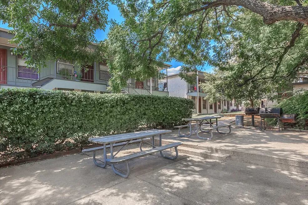 Leon Trace Apartments — photo 4