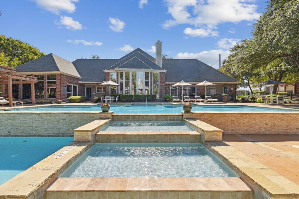 Whispering Creek Villas Apartment Homes — exterior
