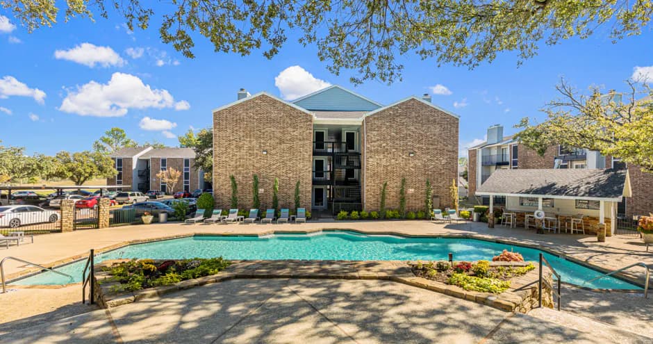 The Ridge on 161 Apartments — exterior