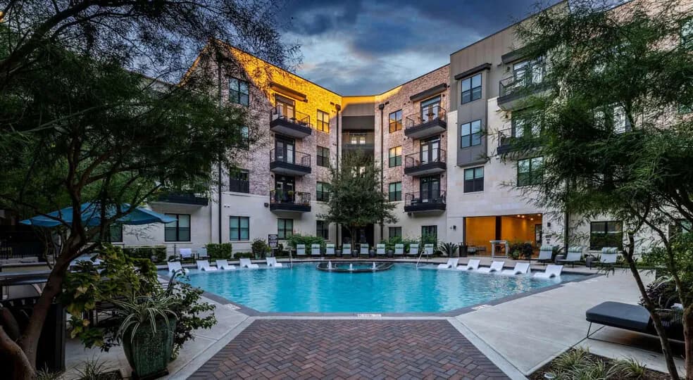 Lenox 7th in Austin, Texas
