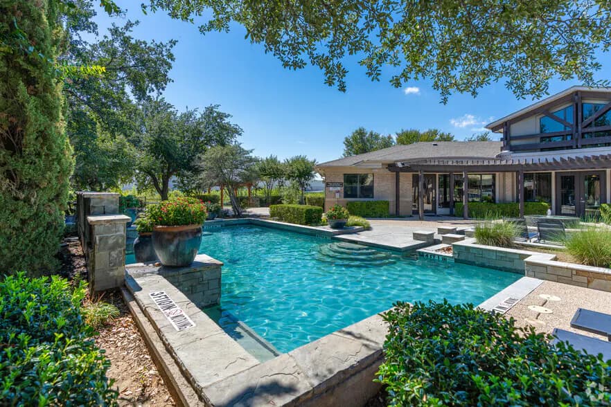 Lakeside 121 Apartments in Lewisville, Texas
