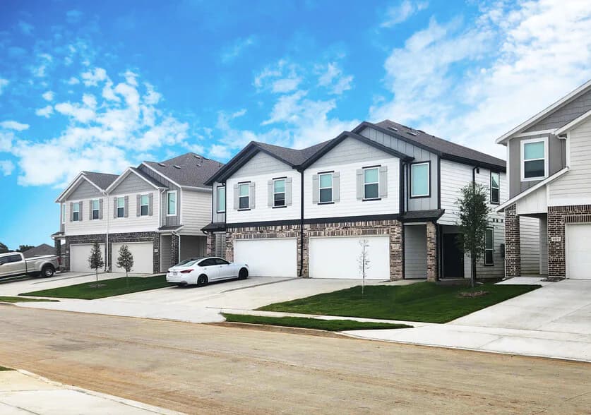 Hampton Villas in Crowley, Texas
