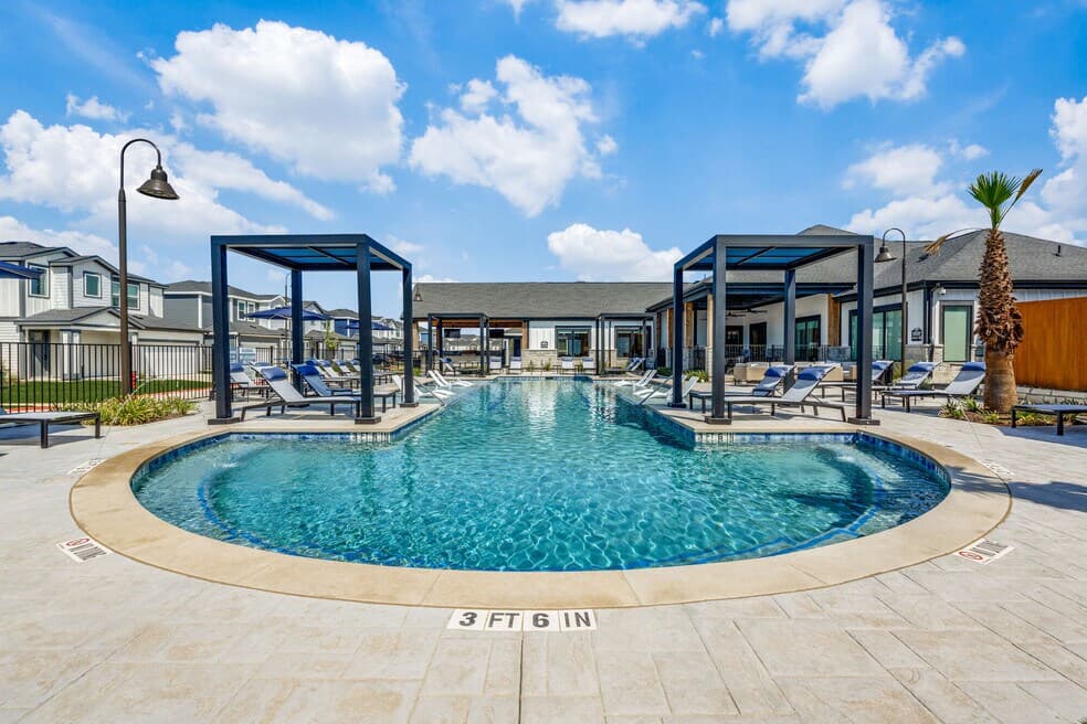Villas at Creekside — exterior