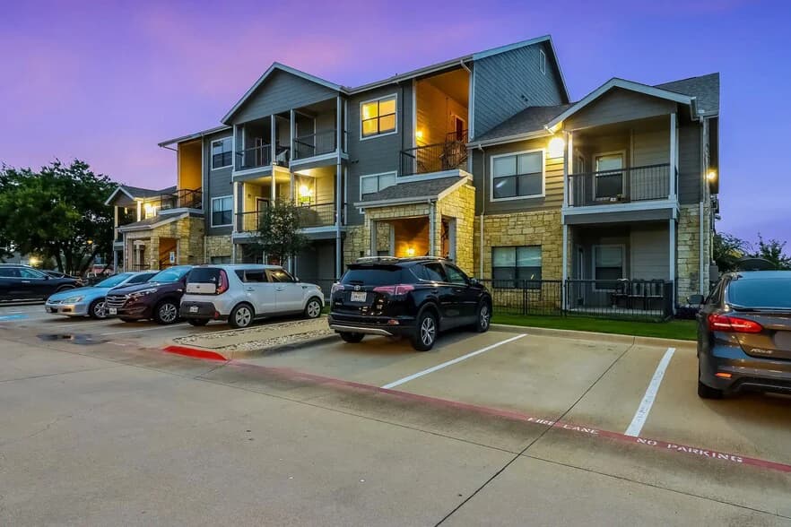 Republic Deer Creek in Fort Worth, Texas