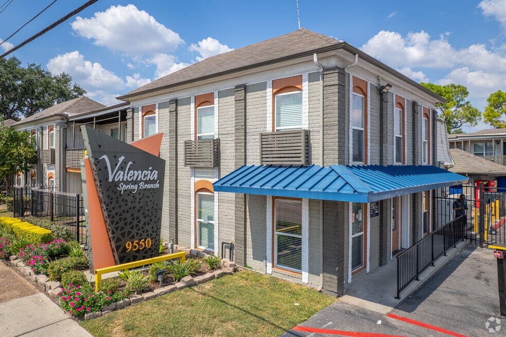 Valencia at Spring Branch — exterior