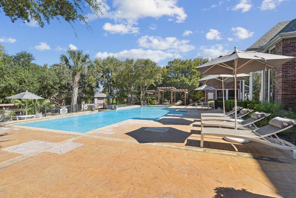 Whispering Creek Villas Apartment Homes — photo 4