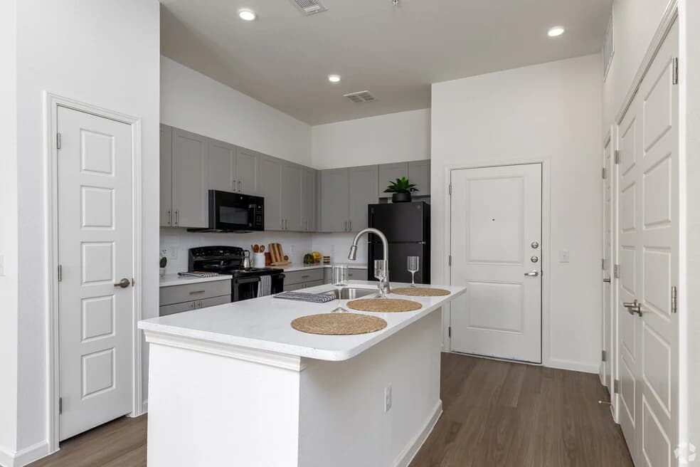 Park on 14th — photo 2
