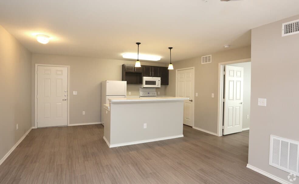 EMLI at Liberty Crossing Apartments — photo 4