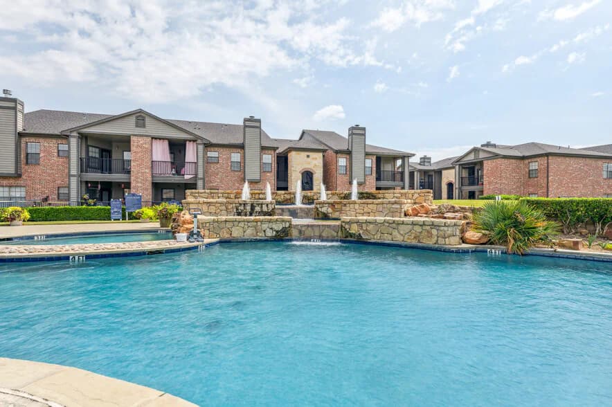 The Club at Riverchase — exterior