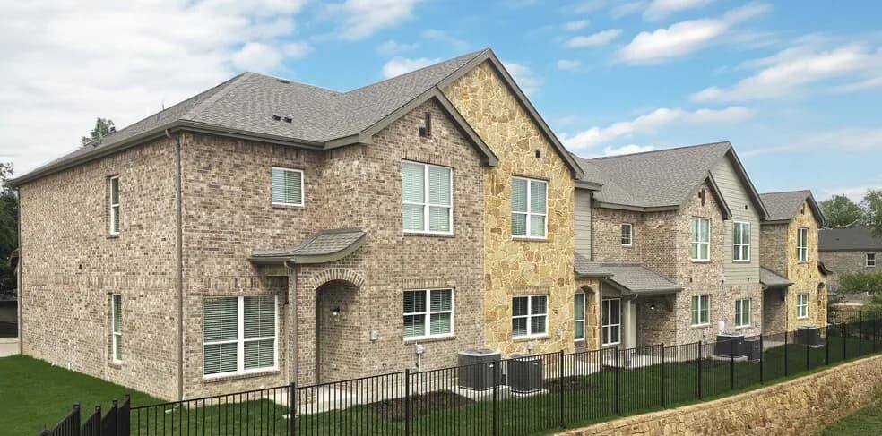 Stone Lake Townhomes in Weatherford, Texas