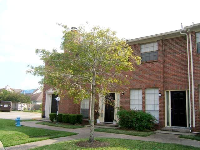 Georgian Townhomes — photo 2
