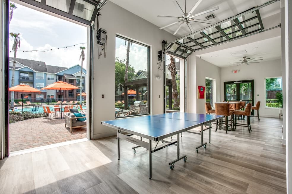 Aventura on Briar Forest — exterior