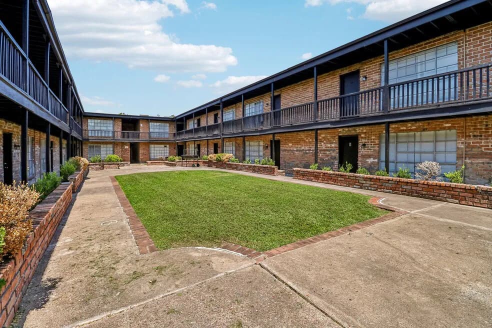 Rose Garden Apartments — photo 4