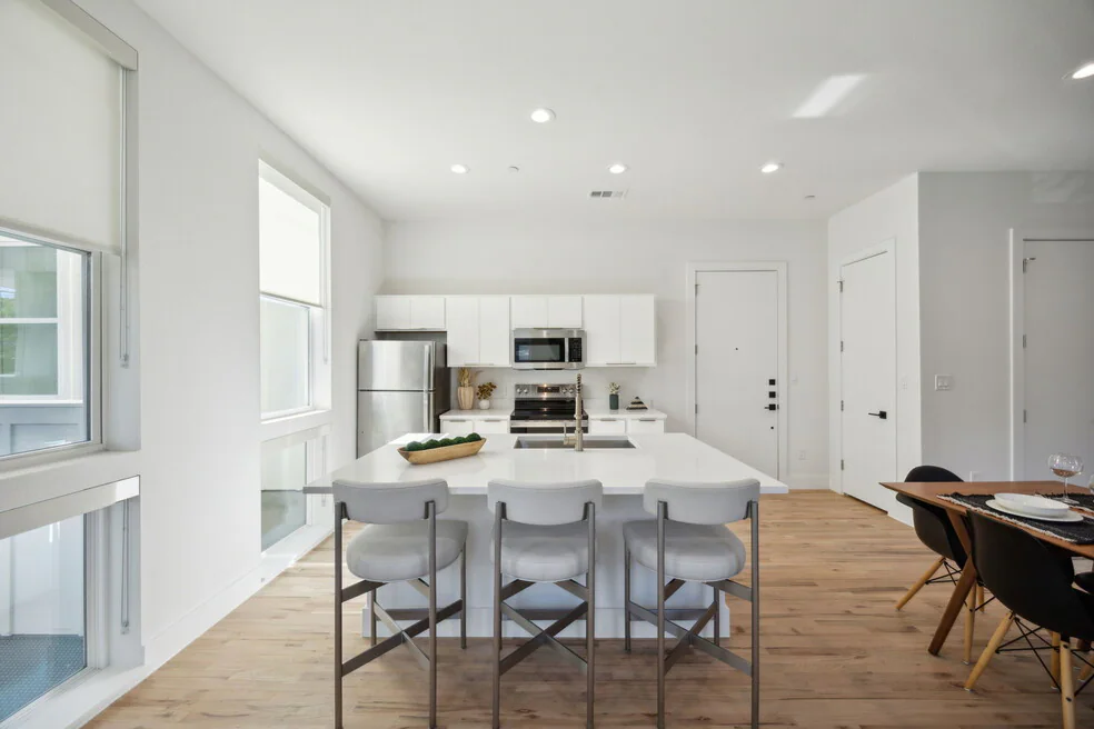 Guest House at 4907 Bryan — photo 2