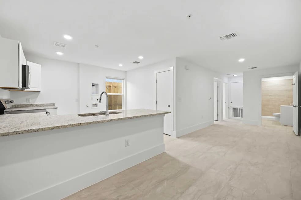 Silverwood Apartments — photo 2
