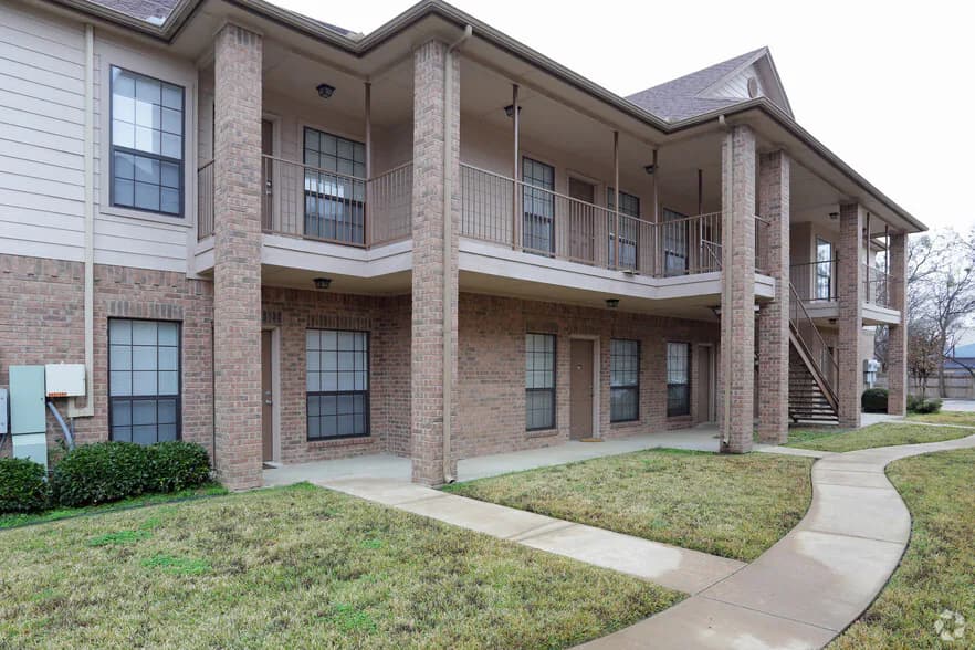 Lone Star Apartments in Denton, Texas