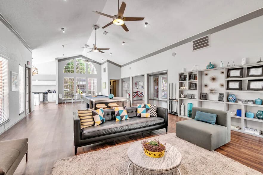 Covington Creek Apartment in Irving, Texas