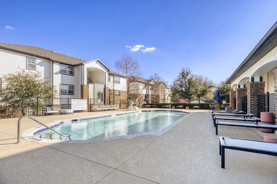 Worthington Point Apartments in Crowley, Texas