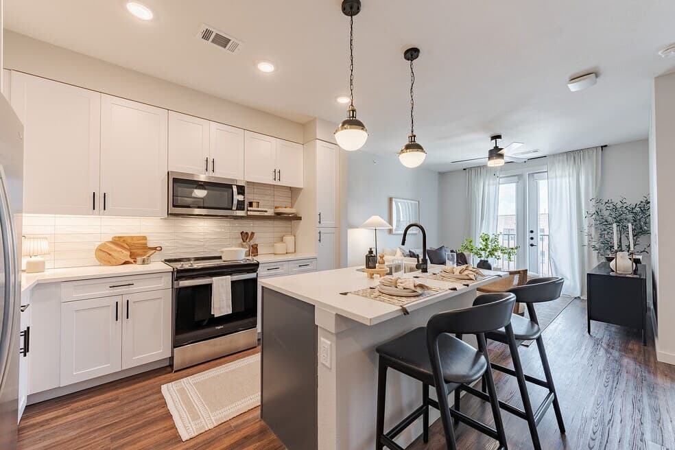 Tisdale at Lakeline Station Apartments — photo 2