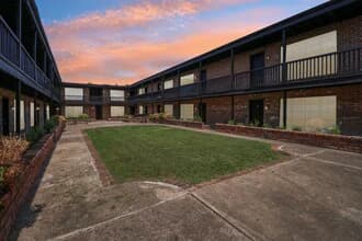 Rose Garden Apartments — photo 5