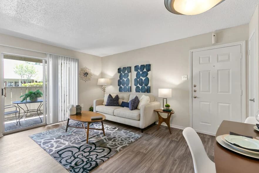 Creekwood Apartment Homes in Irving, Texas
