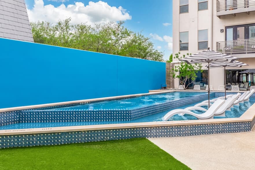 Bandera at Preston Hollow — exterior