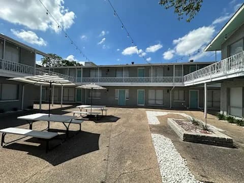 Monarch Court — photo 4