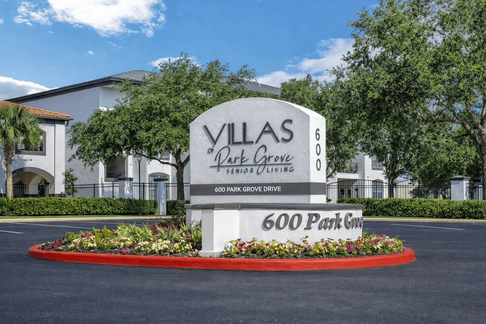Villas of Park Grove — exterior