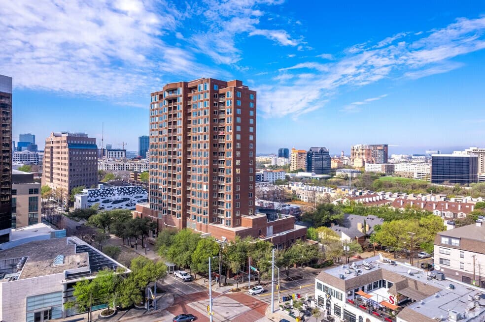 Whitney Uptown — exterior