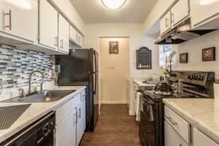 Redstone Vista Apartments — photo 4
