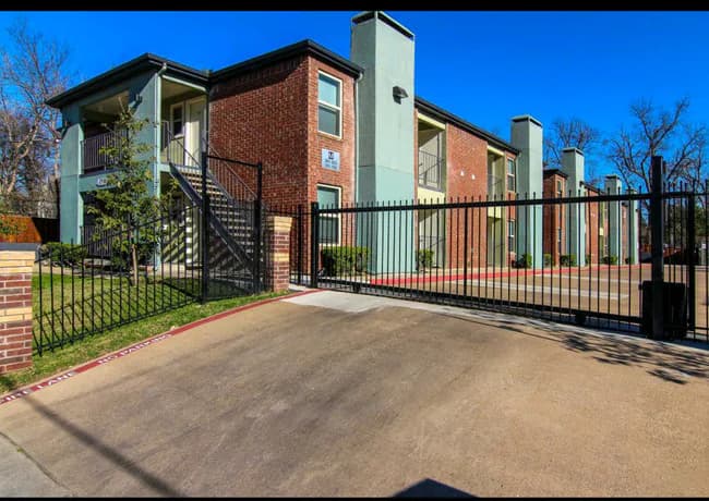 Monarch Place in Dallas, Texas