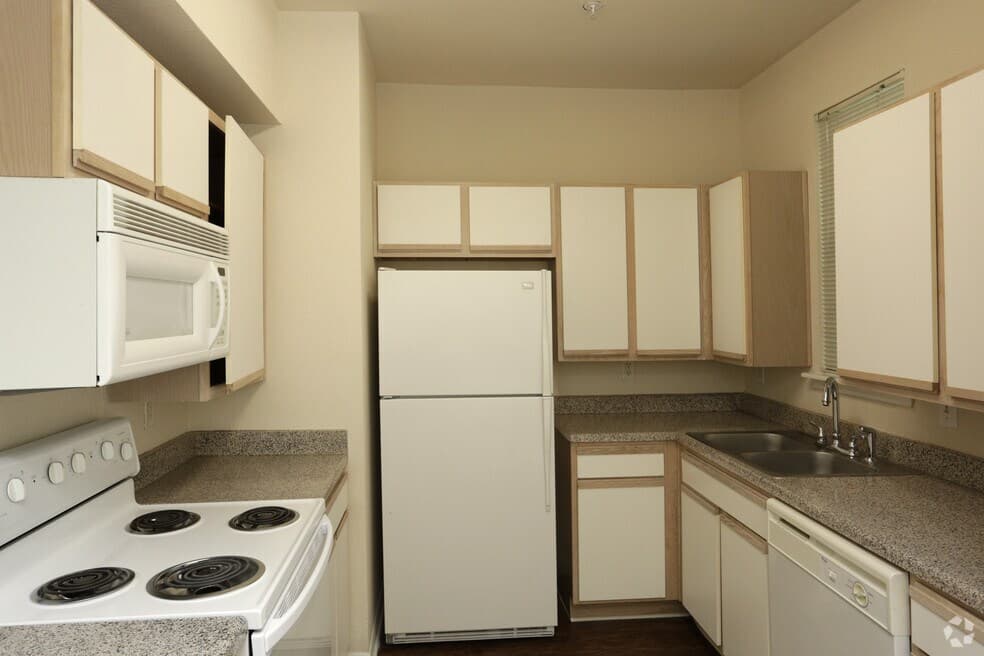 Estates at Fountain Lake — photo 2