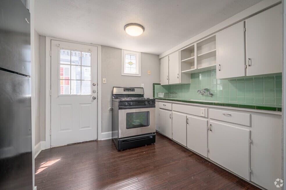 Avondale and Crocker Street Apartments — photo 4