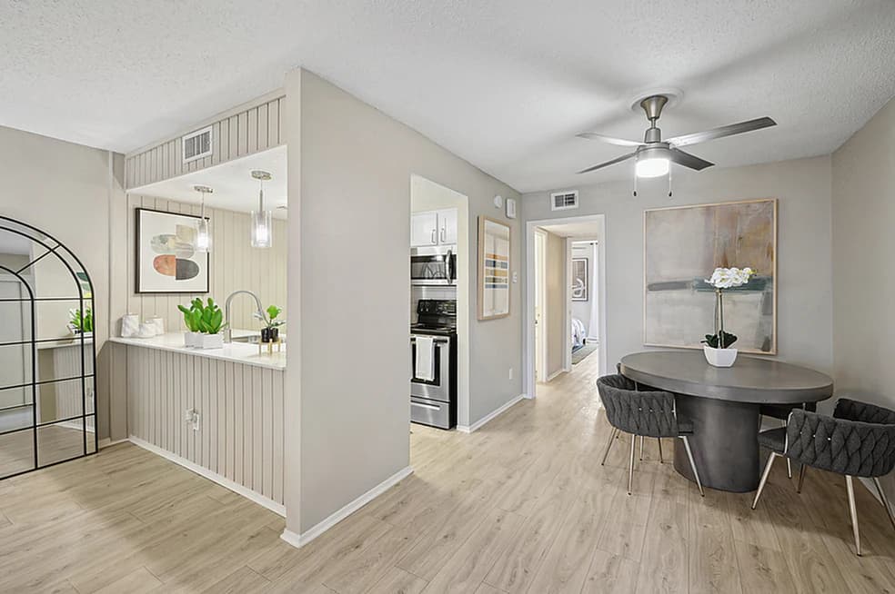 Lexington Apartment Homes — photo 4