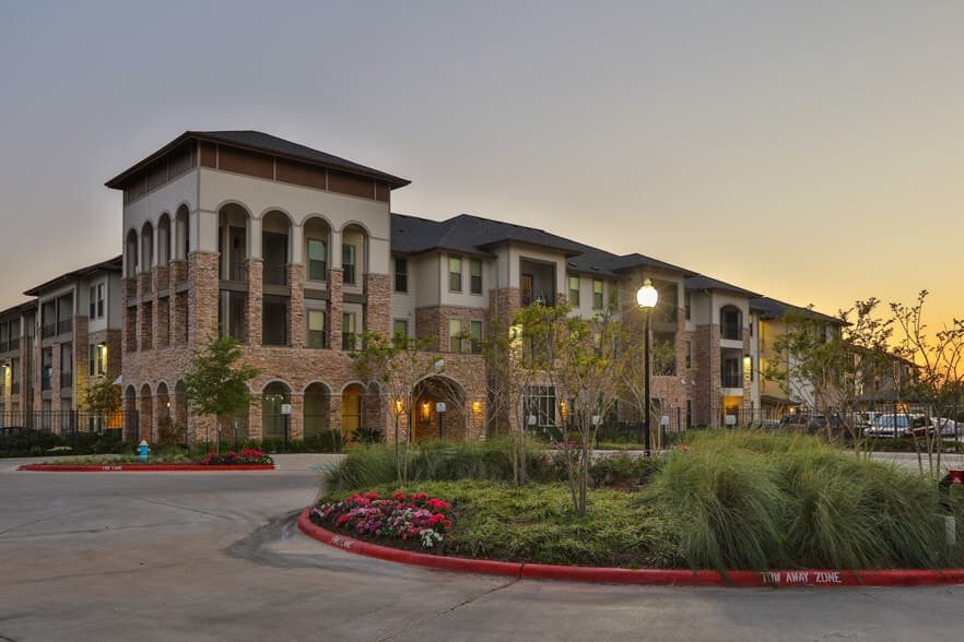 Bellrock Upper North in Haltom City, Texas
