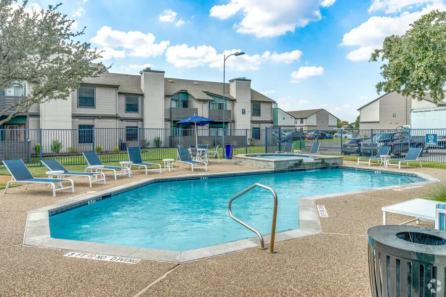 Ashton Apartments in Saginaw, Texas