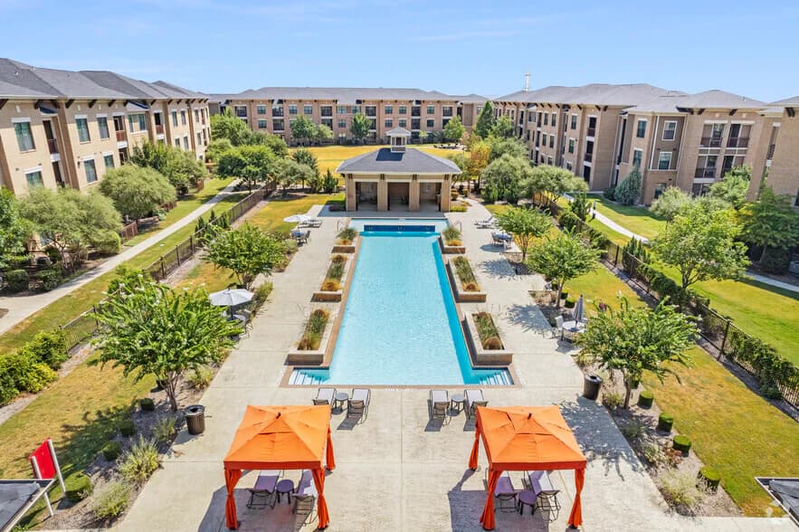 Mansfield on the Green Apartments in Mansfield, Texas