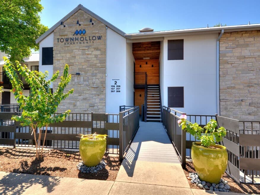 Townhollow Apartments — photo 2