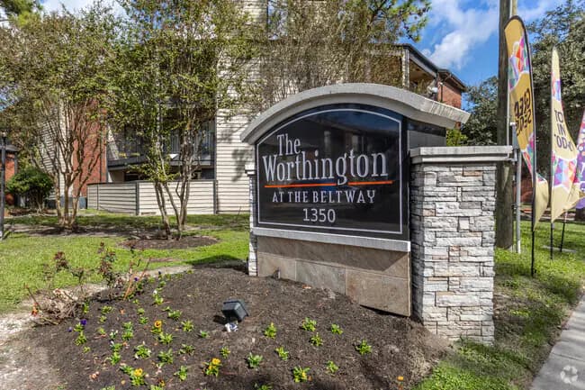 The Worthington at the Beltway — photo 3