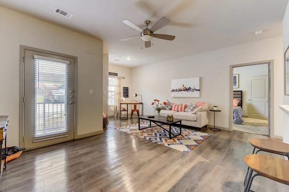 Riverside Apartments — photo 4