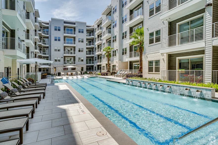 The Flats at West Alabama in Houston, Texas