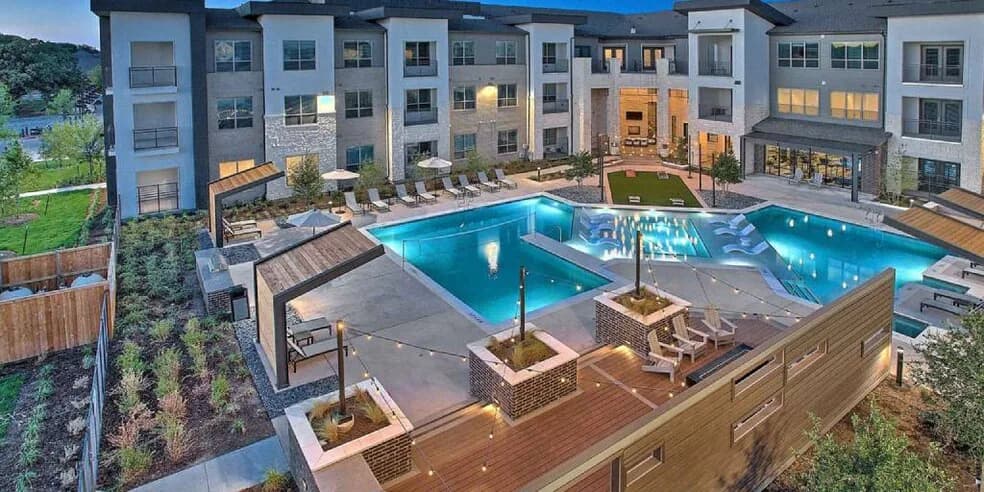 Hunters Creek Apartments — exterior