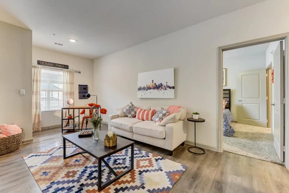 Riverside Apartments — photo 2