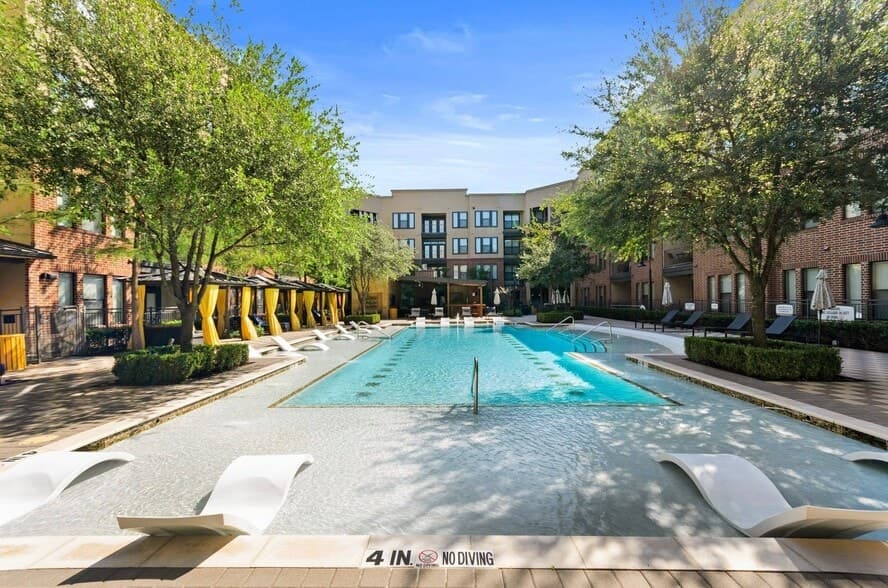 AMLI West Plano in Plano, Texas