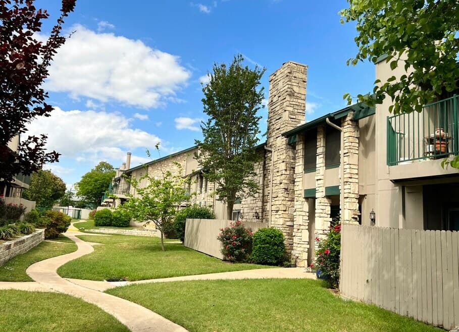 Woodwillow Townhomes and Duplexes — photo 4