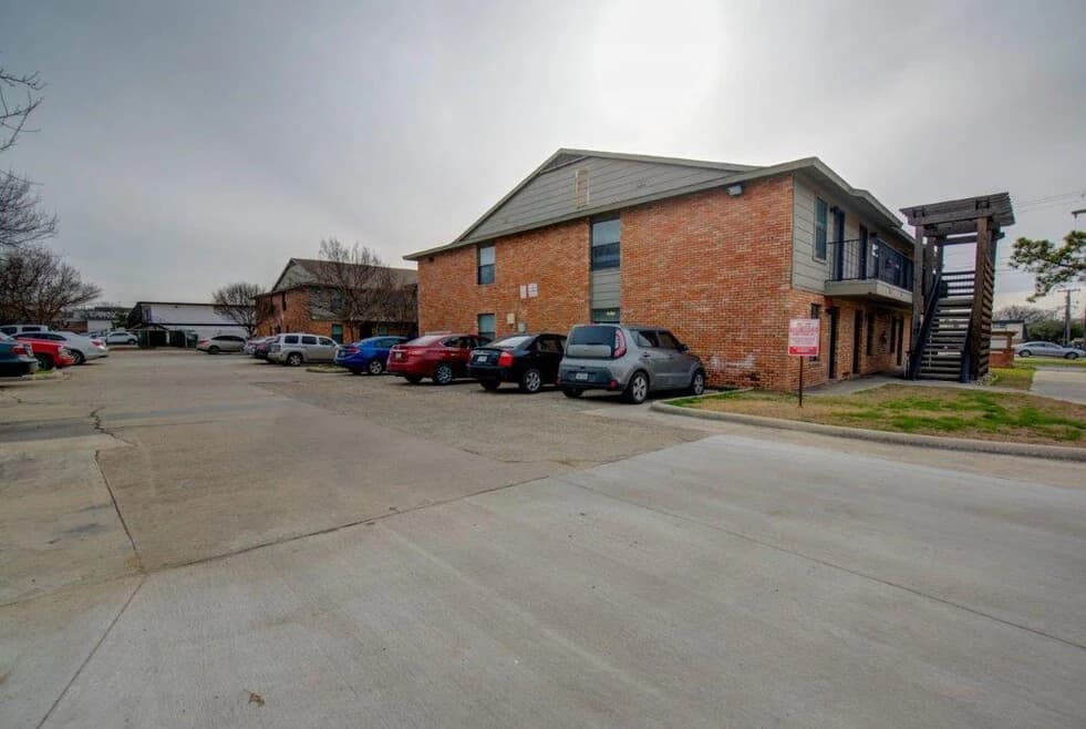 Concrete Jungle Properties-DENTON — photo 2
