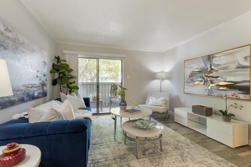 Brixton McKinney Apartments — photo 2